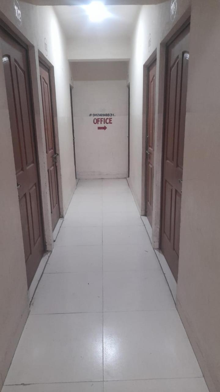 Aashiyana Boys Hostel インドール エクステリア 写真