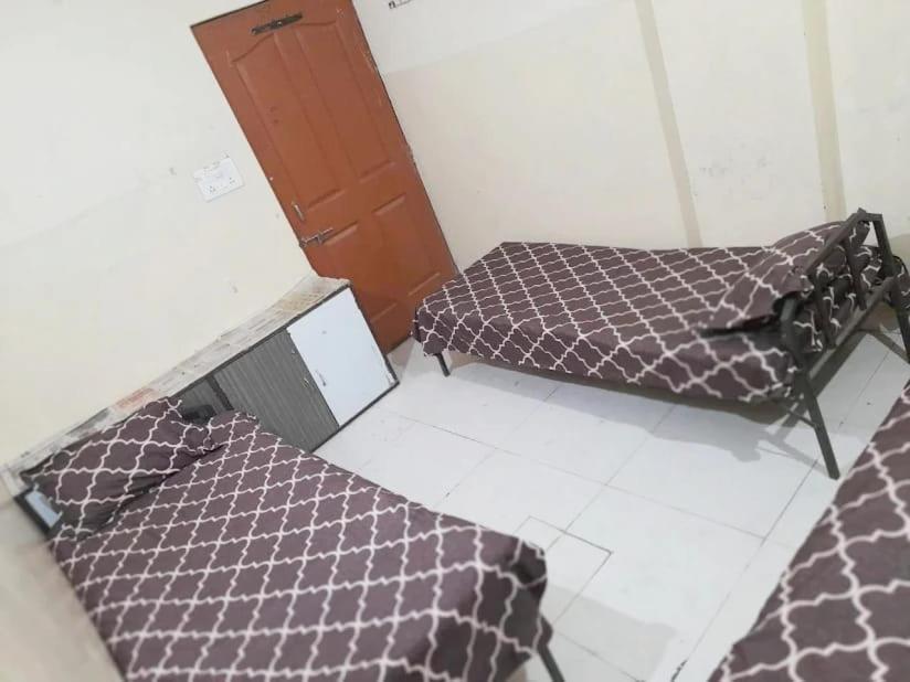 Aashiyana Boys Hostel インドール エクステリア 写真